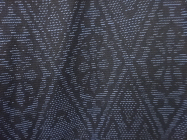 アンティーク　斜め格子に華紋織り出し　本場泥大島紬着物